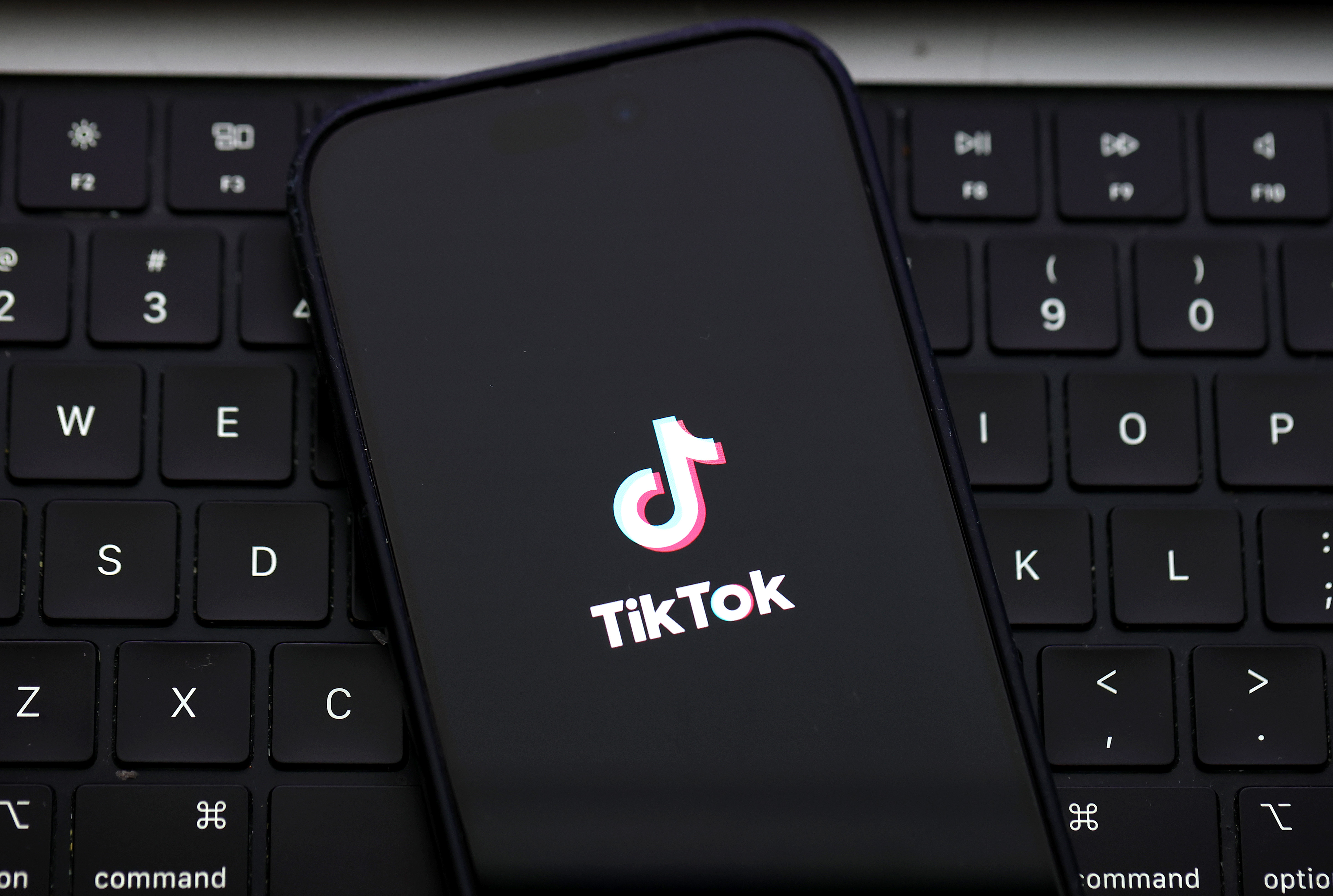 TikTok объявляет о создании совместного предприятия с американским большинством