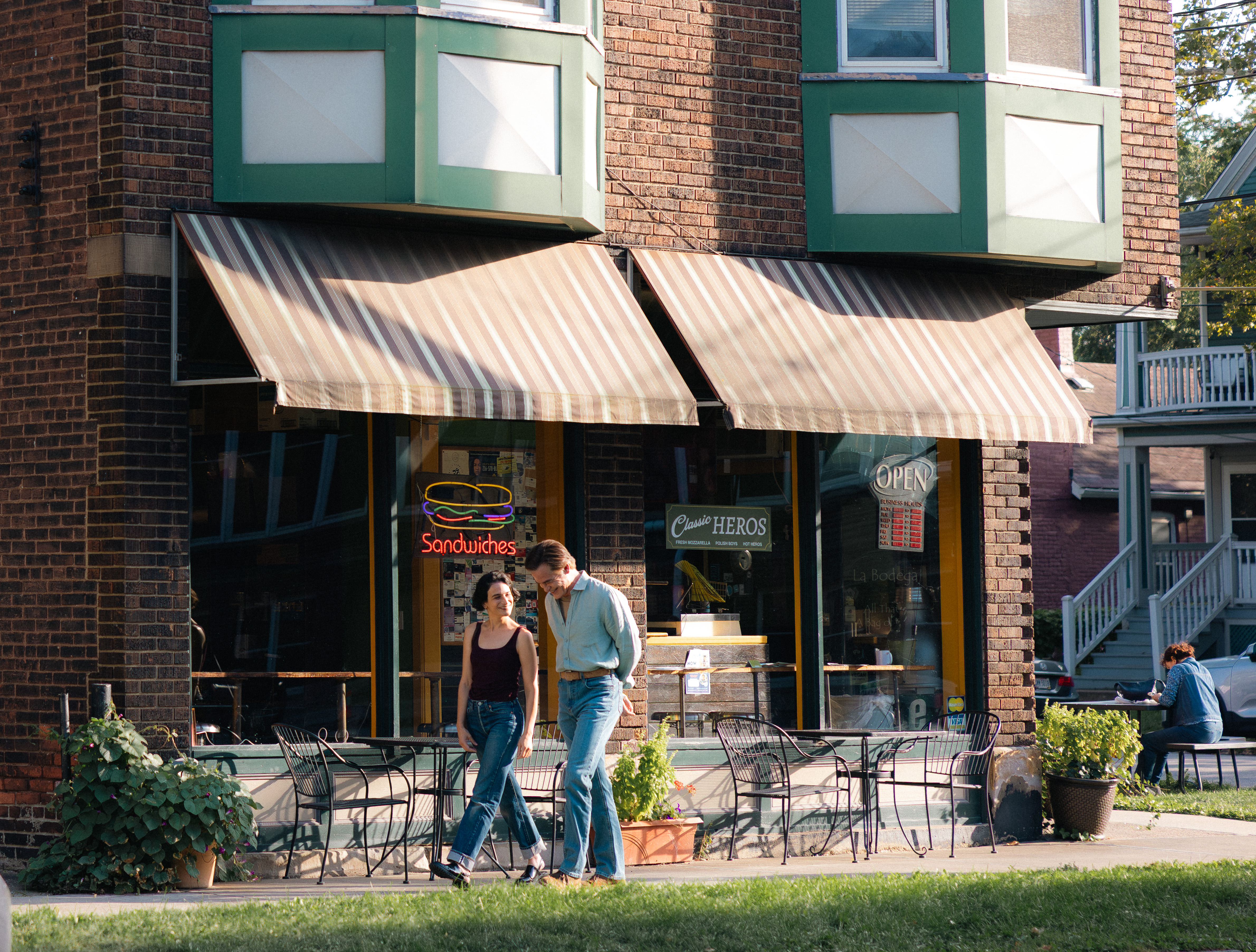 Кадр из фильма «Карусель» с Крисом Пайном и Дженни Слейт