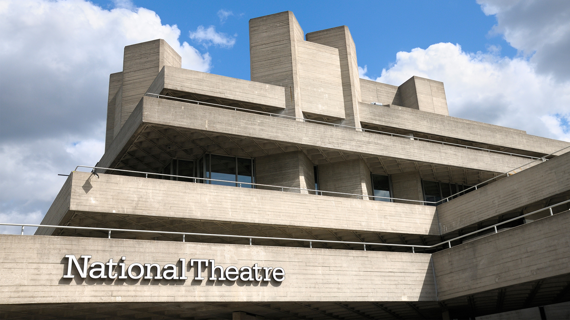 Кейт Бланшетт, Сандра О, Нина Хосс и Лорейн Туссан на сцене Национального театра