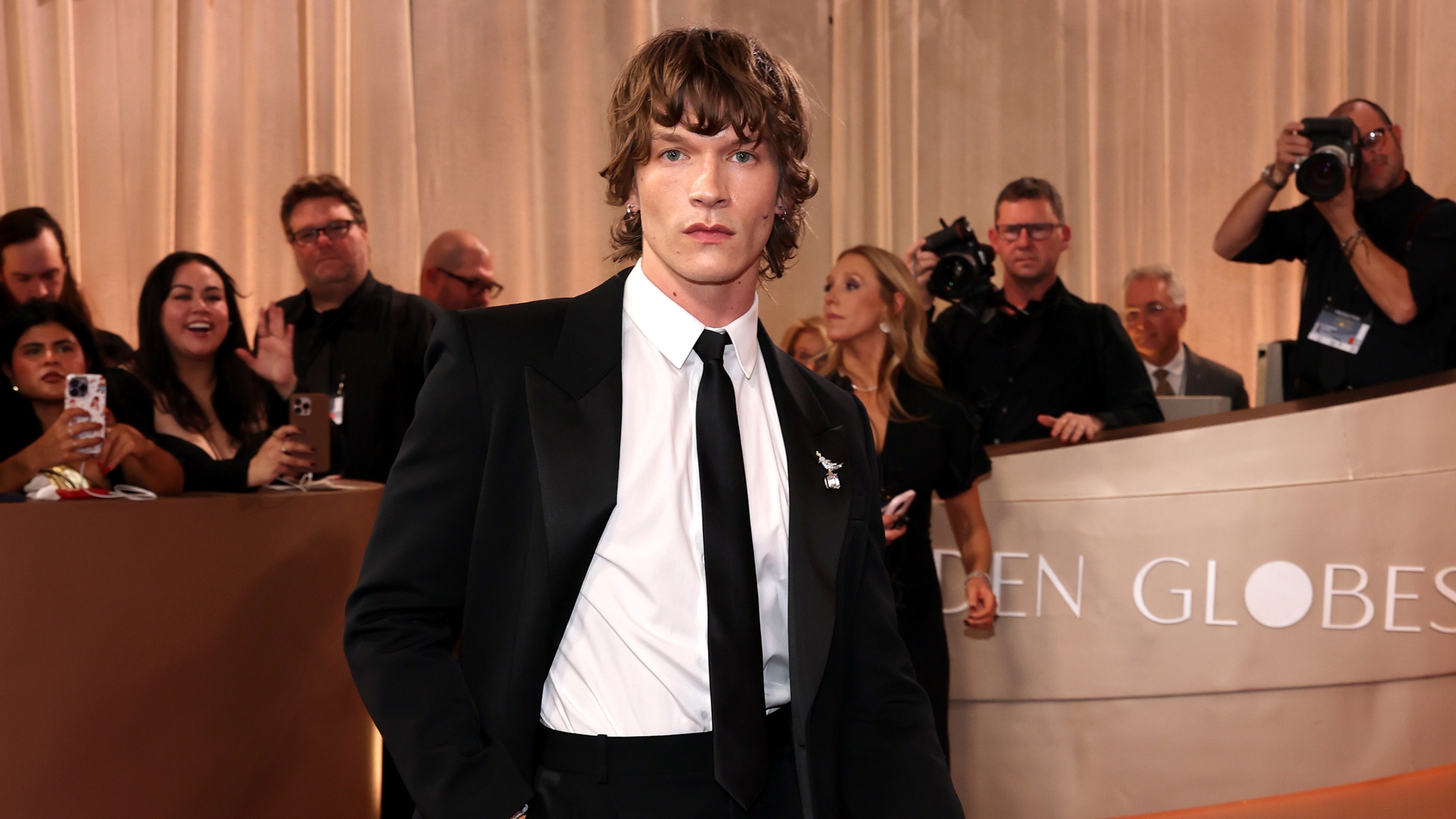 Коннор Стори и Mumford & Sons на сцене Saturday Night Live