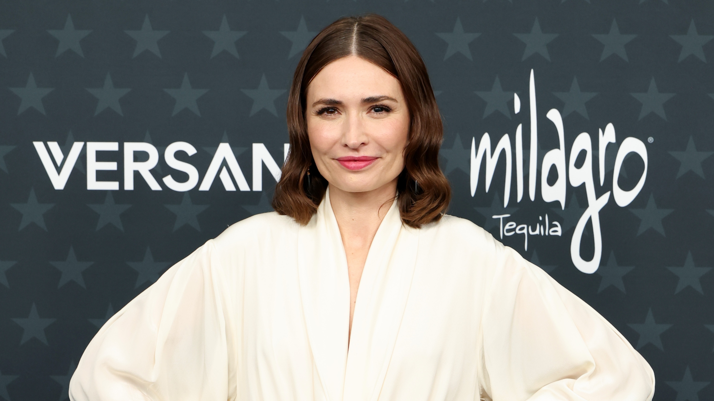 Каролина Видра в кадре из фильма 'Pluribus'