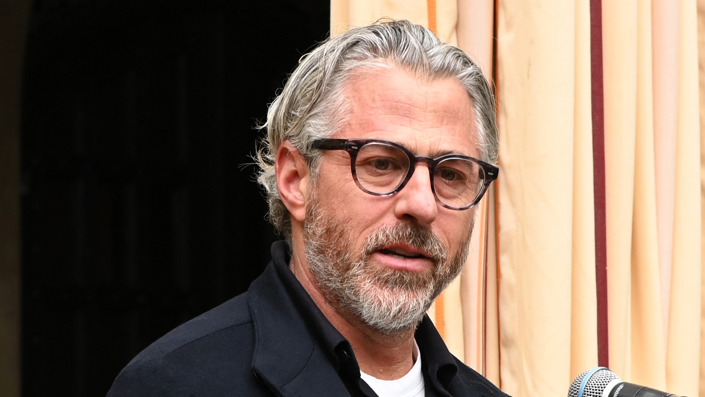 Кейси Уассерман на пресс-конференции