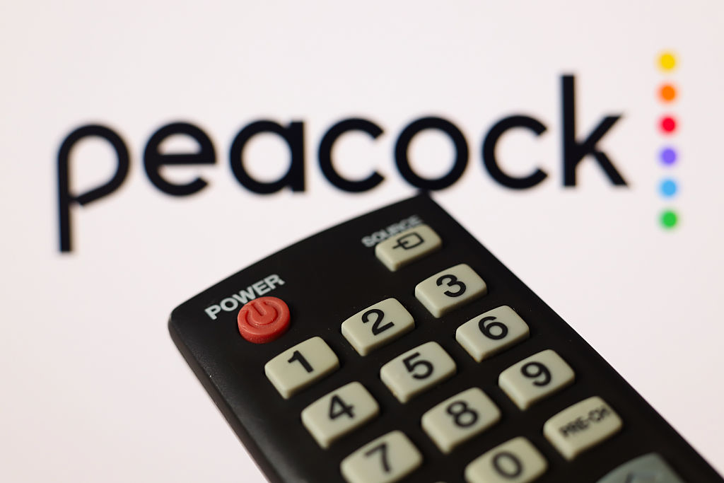 Логотип стримингового сервиса Peacock с символикой Олимпийских игр