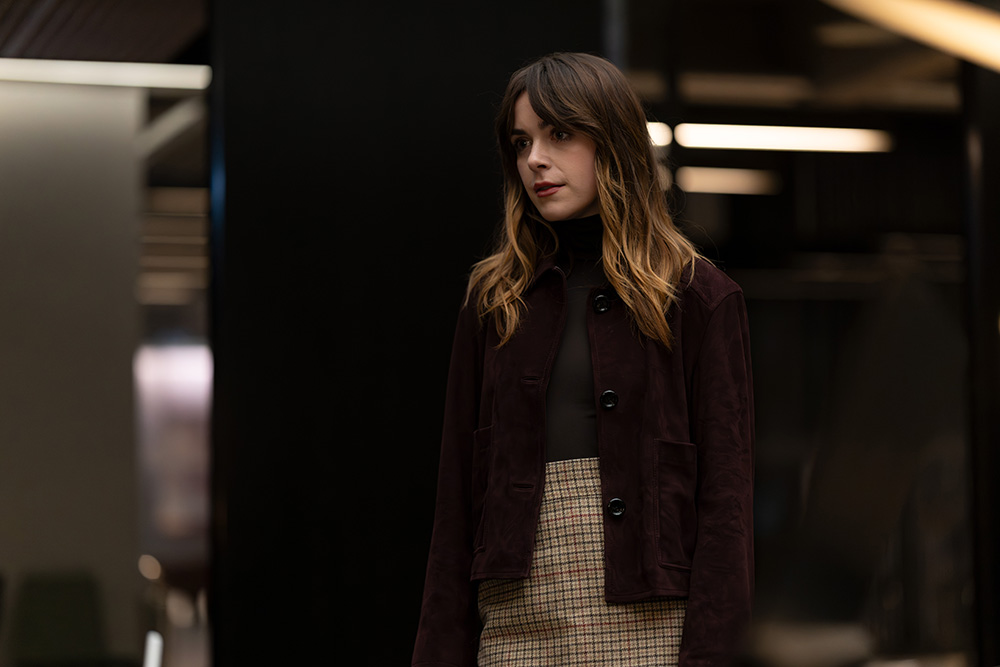 Кирнан Шипка в роли Хейли Клей в сериале «Индустрия»