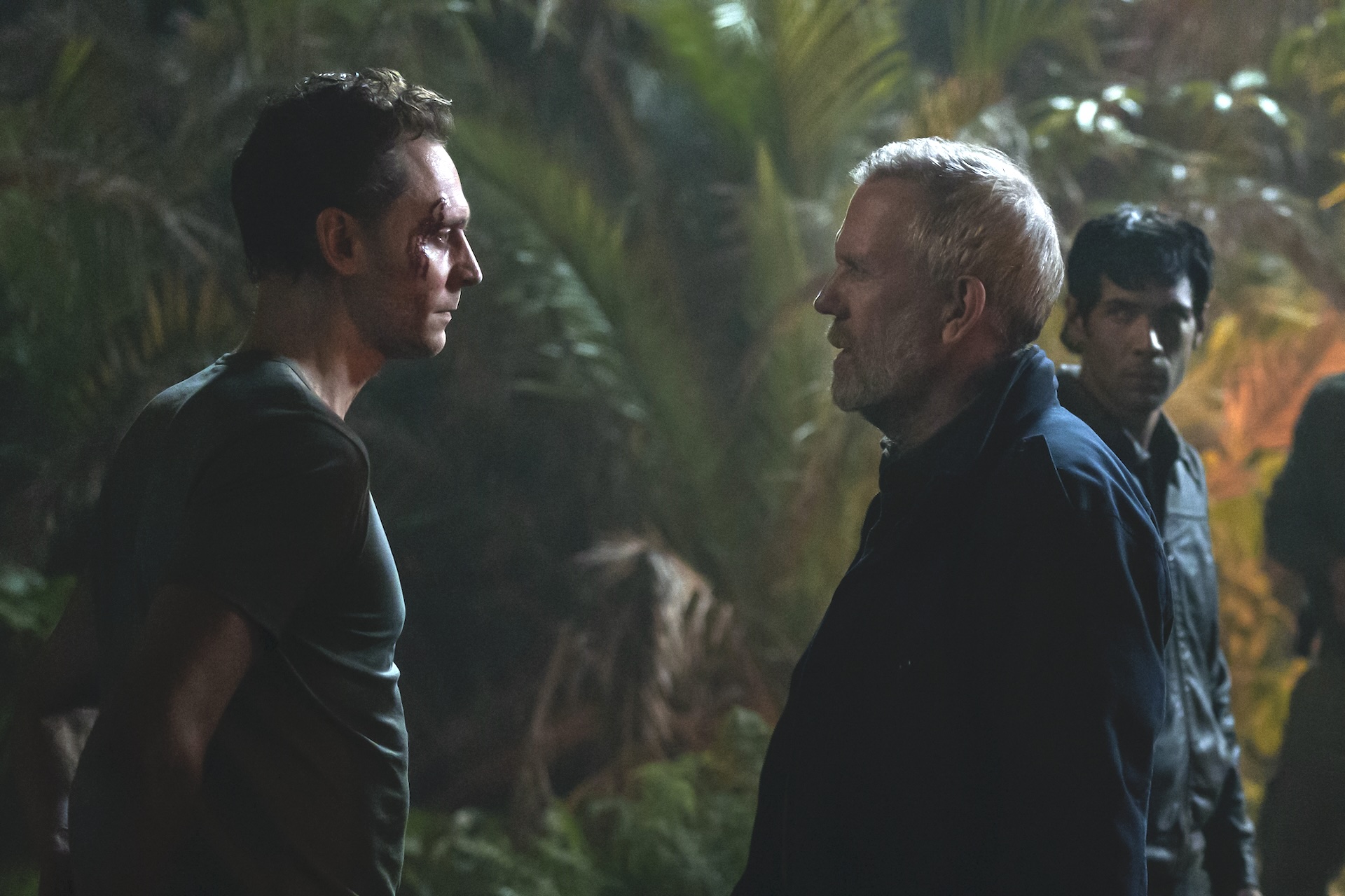 Финал второго сезона сериала Ночной менеджер с ключевыми персонажами