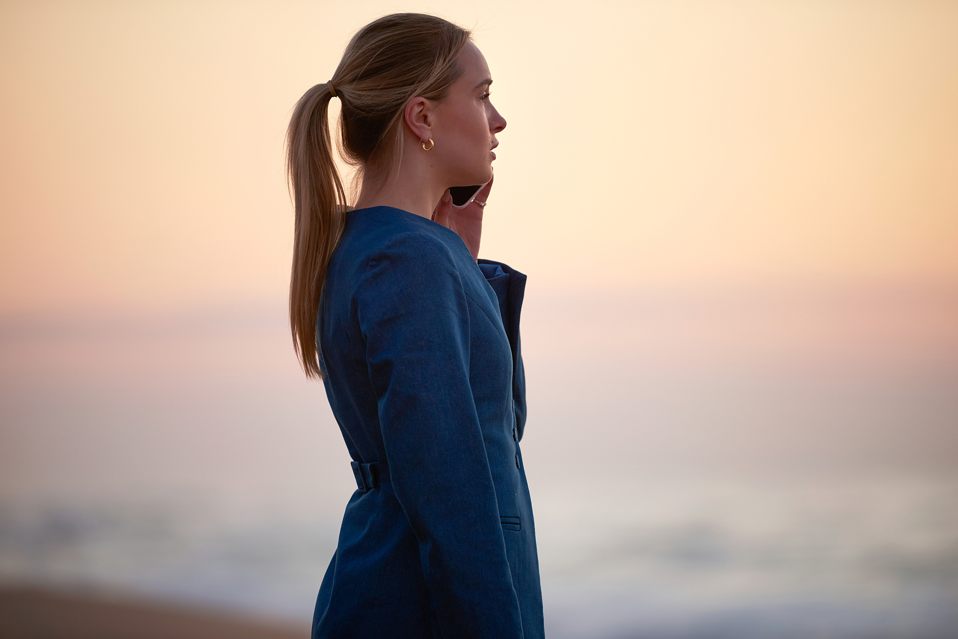 Мириам Пэтч в роли Сви́тпи Голайтли из сериала Индустрия