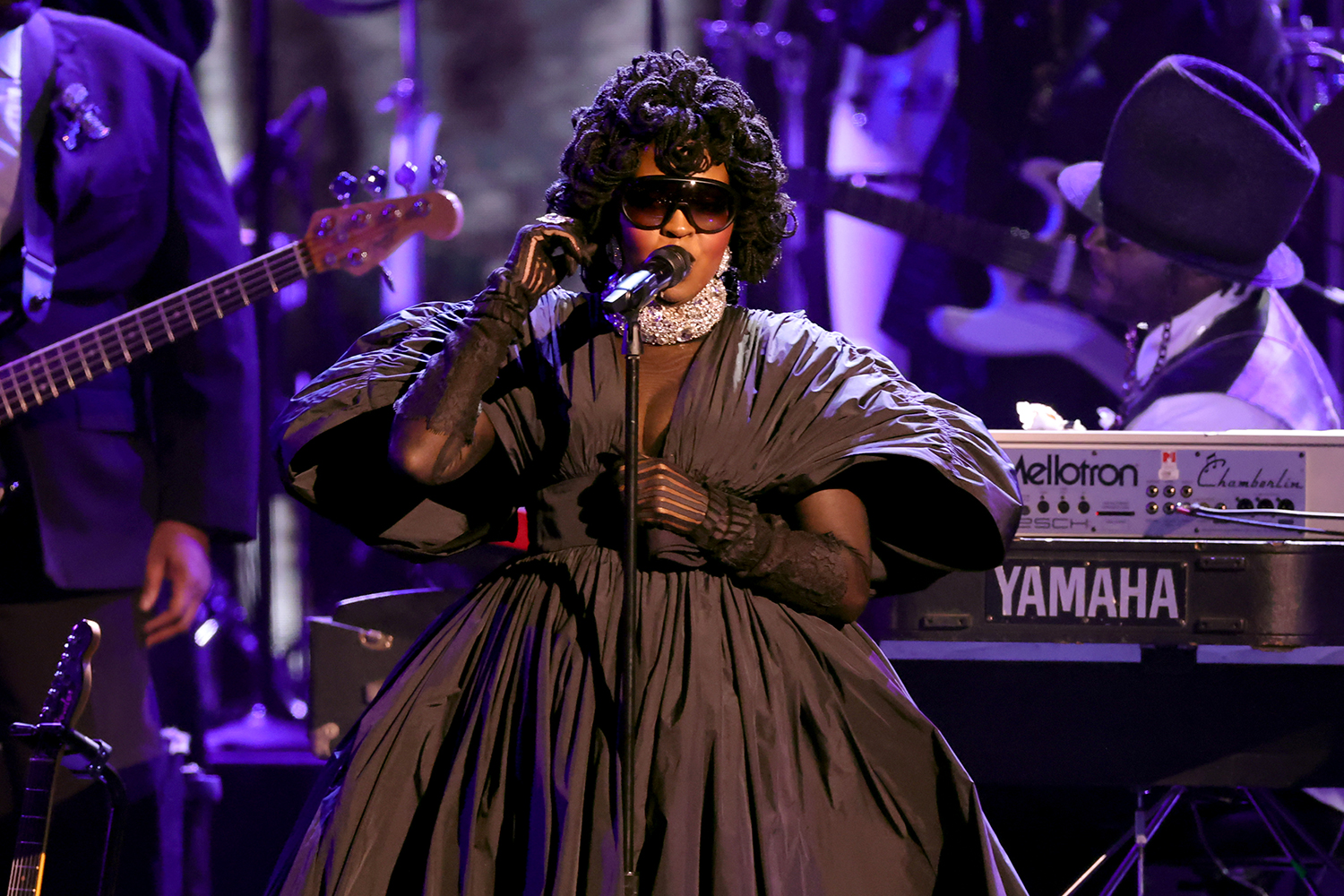 Лорин Хилл исполняет трибьют на Грэмми 2023 в честь Д’Анджело и Роберты Флэк.