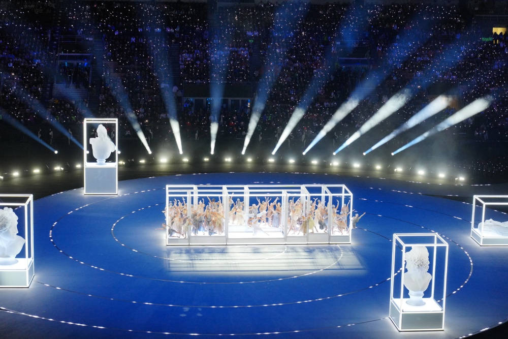 Церемония открытия зимних Олимпийских игр в Милане и Куртине.