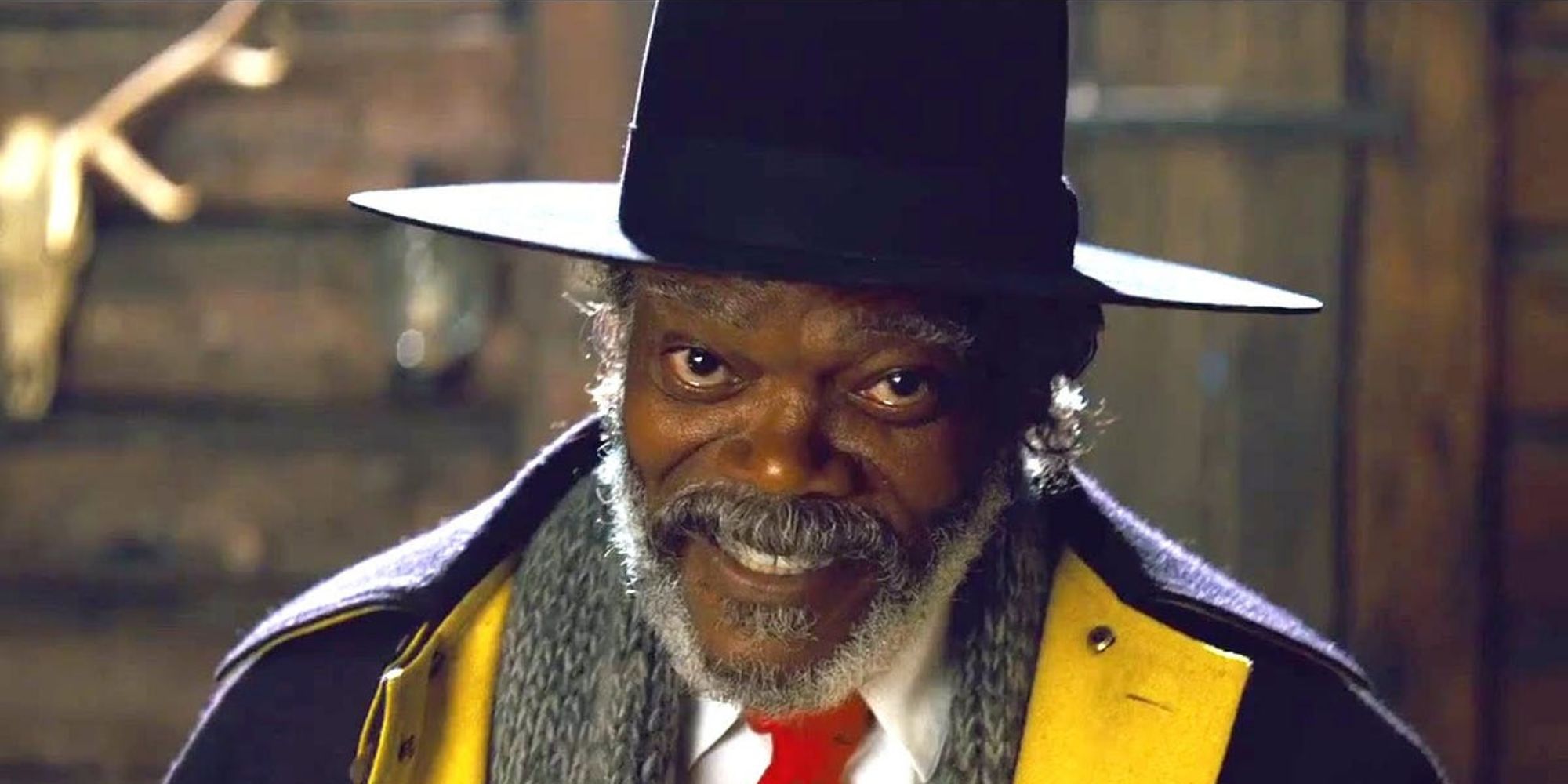 Кадр из противоречивого вестерна с героями на фоне пустынного пейзажа