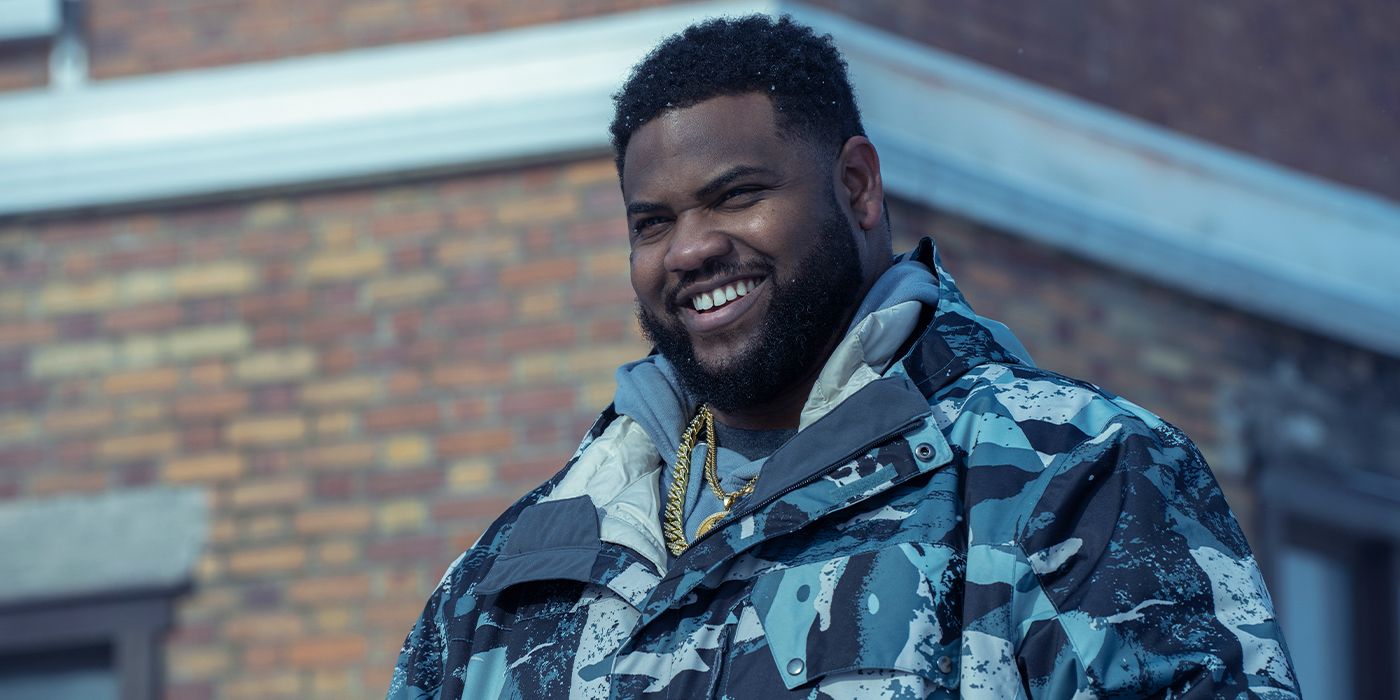 Тейлор Шеридан и сцена из сериала Мэр Кингстауна