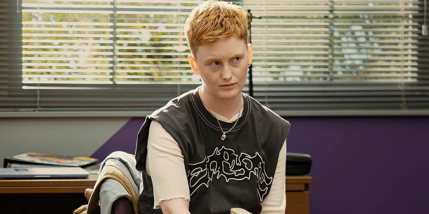 Актёр Bobbi Salvör Menuez в роли небинарного персонажа Paigyn.