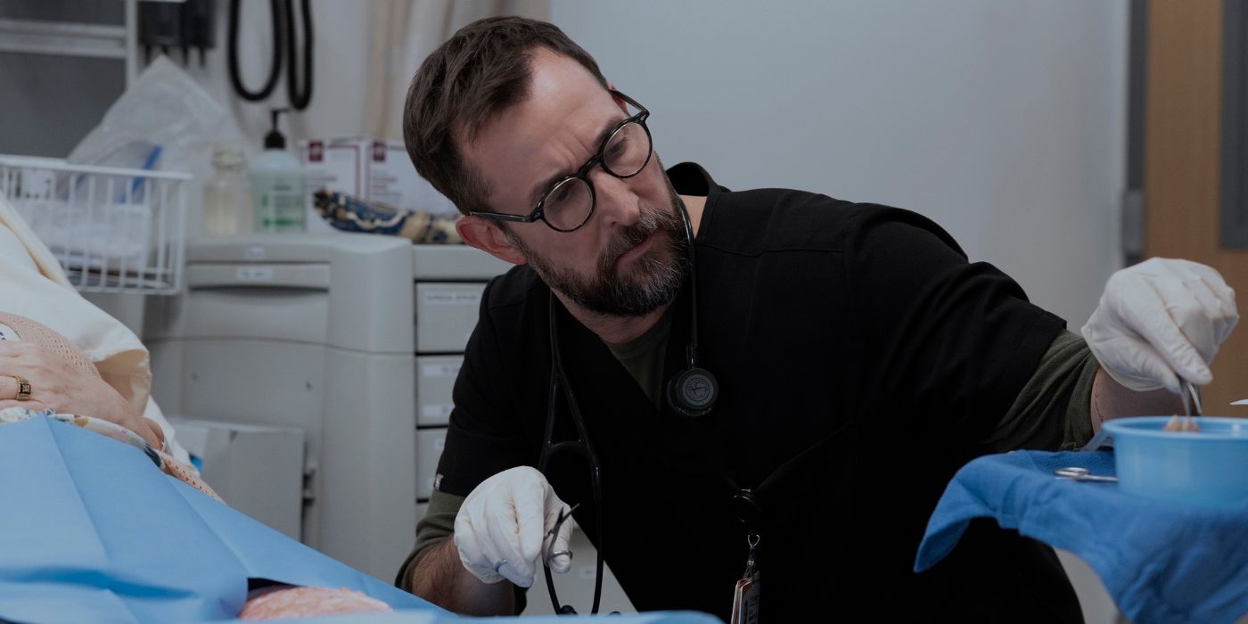 Доктор Робби из сериала The Pitt в момент напряженной сцены
